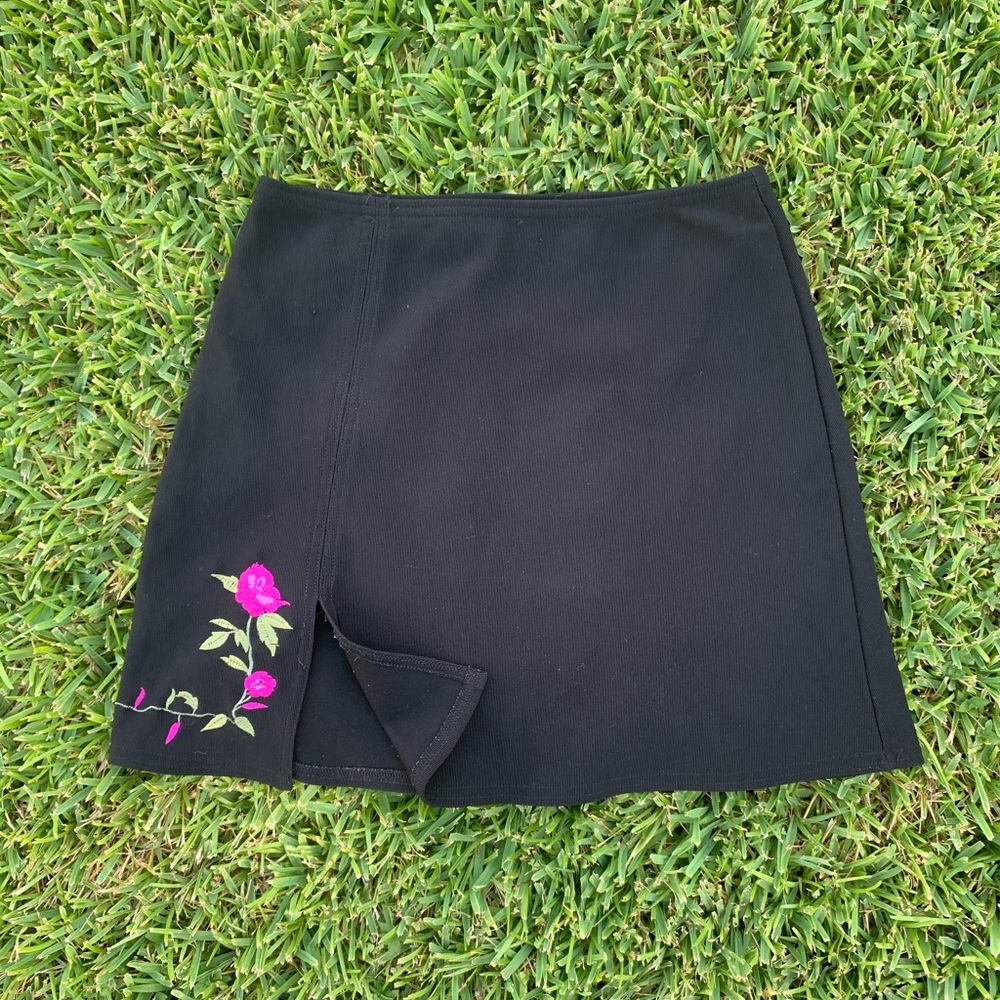 VINTAGE floral embroidered mini skirt